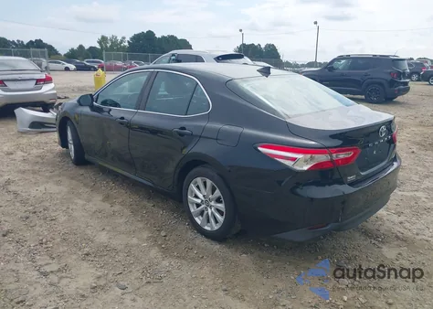 2019 Toyota Camry Le z USA, uszkodzony, nr VIN 4T1B11HKXKU245297